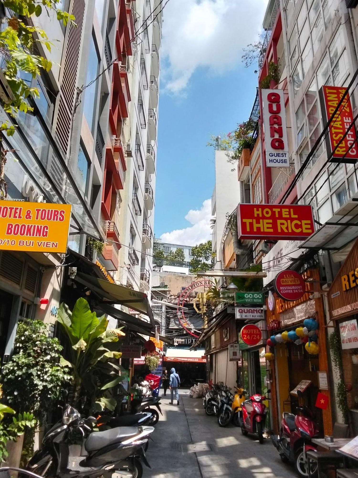 Khach San Linh - Saigon - Bui Vien Walking Street * TP. Hồ Chí Minh